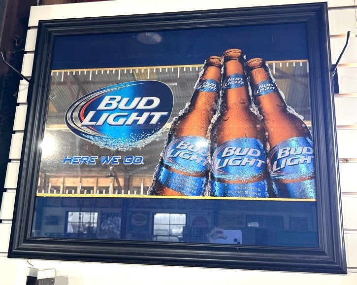 BUD LIGHT ADVERTING PHOTO: BUD LIGHT ADVERTING PHOTO