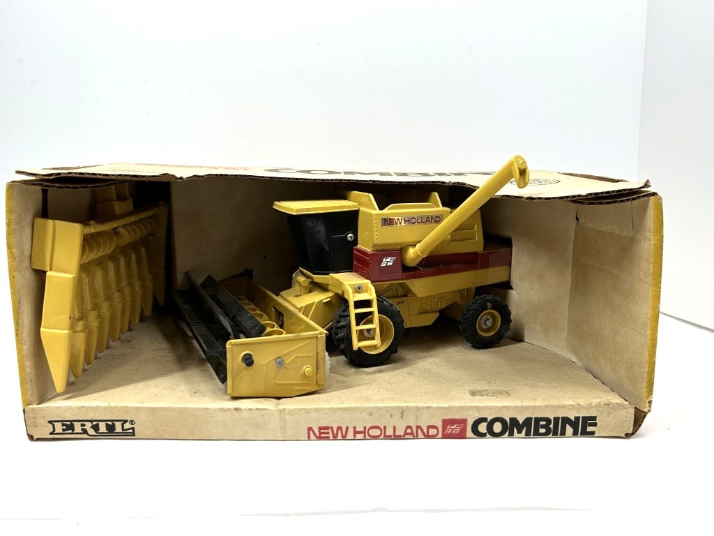ERTL SPECIAL EDITION NEW HOLLAND COMBINE (1 of 5)
