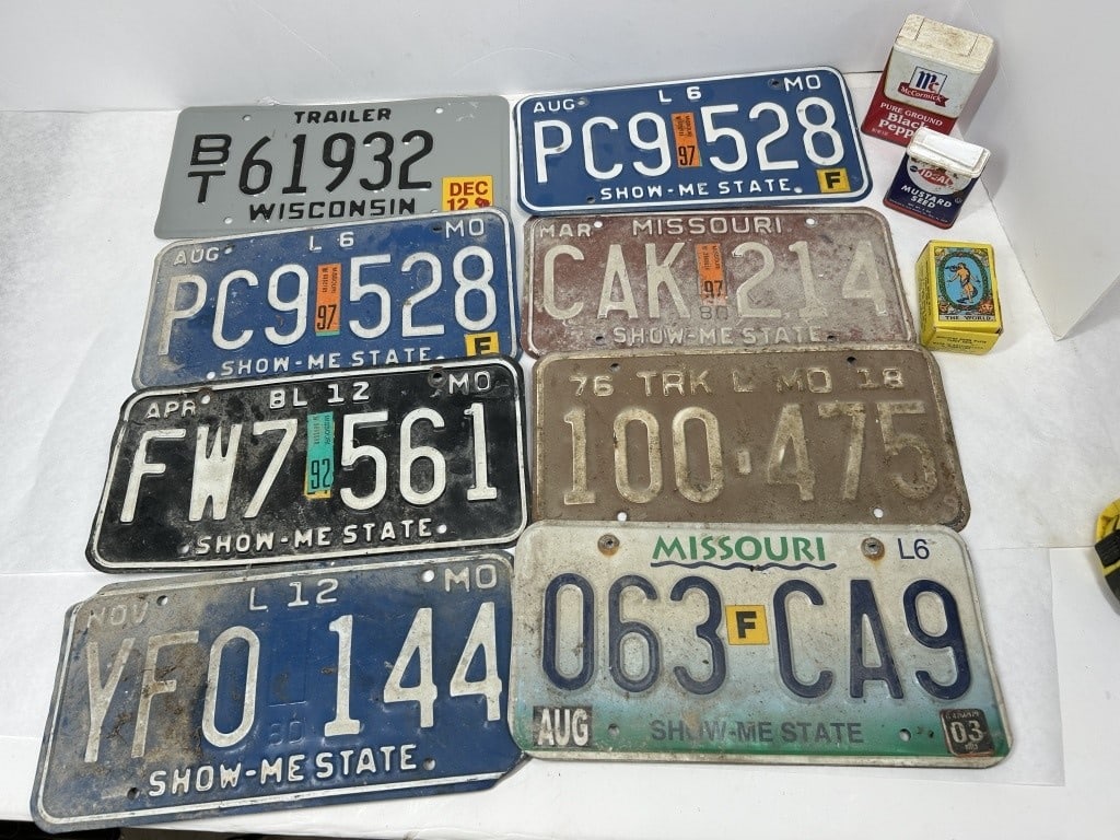VINTAGE LICENSE PLATE LOT: VITNAGE LICENSE PLATE LOT