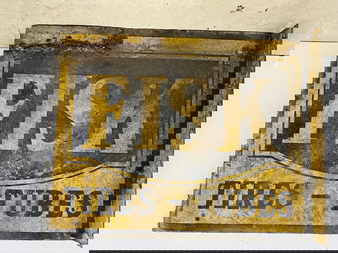 DS FISK TIRES FLANGED HD SIGN