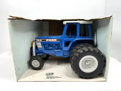 1/12 ERTL FORD TW-15 TRACTOR: DIE CAST METAL ERTL FORD TRACTOR IN BOX
