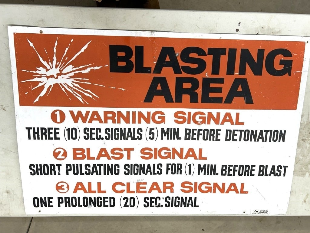SST BLASTING AREA AIGN: METAL SIGN