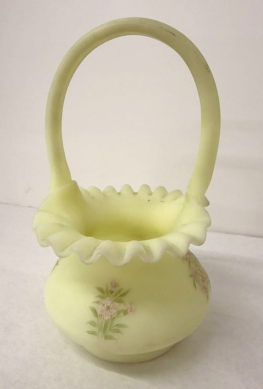 FENTON CUSTARD SATIN HANDLED BASKET (1 of 7)