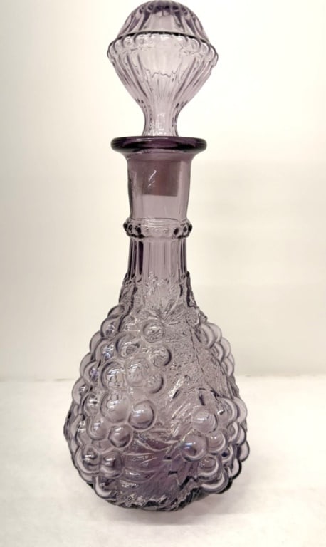VINTAGE IMPERIAL GLASS AMETHYST DECANTER: AMETHYST GRAPE GENIE BOTTLE DECANTER
