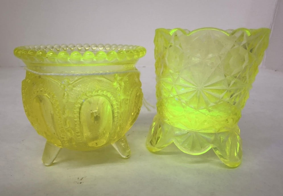 VTG URANIUM TOOTHPICK HOLDERS: YELLOW DEGENHART TOOTHPICK HOLDERS - TESTED AND GLOWS