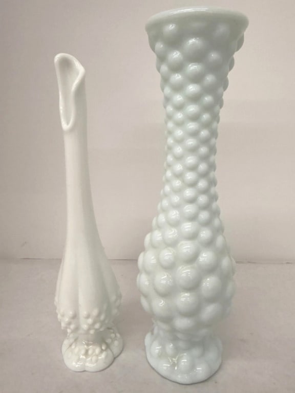 FENTON MILK GLASS SWUNG VASE (1 of 4)