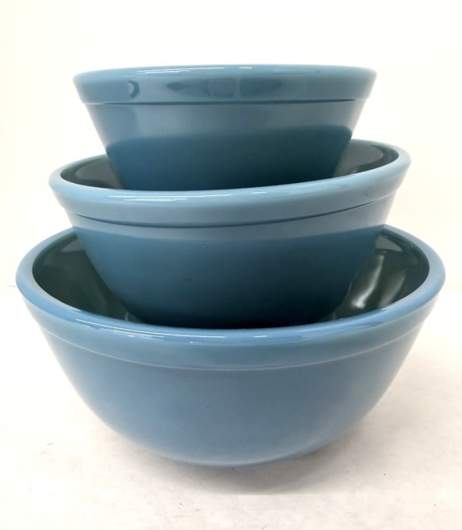 MOSSER GEORGIA BLUE MIXING BOWL SET: SMALL 5.5" D X 3.5" H 20 OZ. CAPACITY, MEDIUM 7"D X 3.75" H 40 OZ CAPACITY, LARGE 8.5" D X 4" H 60 OZ CAPACITY, 5 LB 8 OZ.