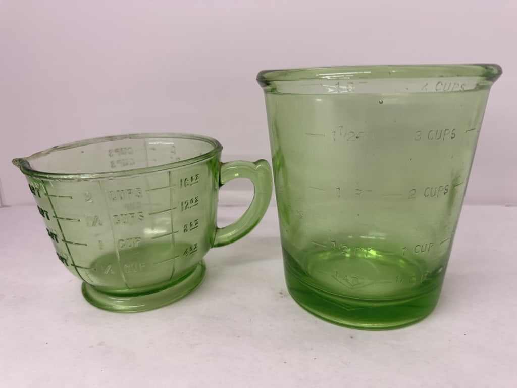 URANIUM GREEN DEPRESSION MEASURING CUPS (1 of 5)