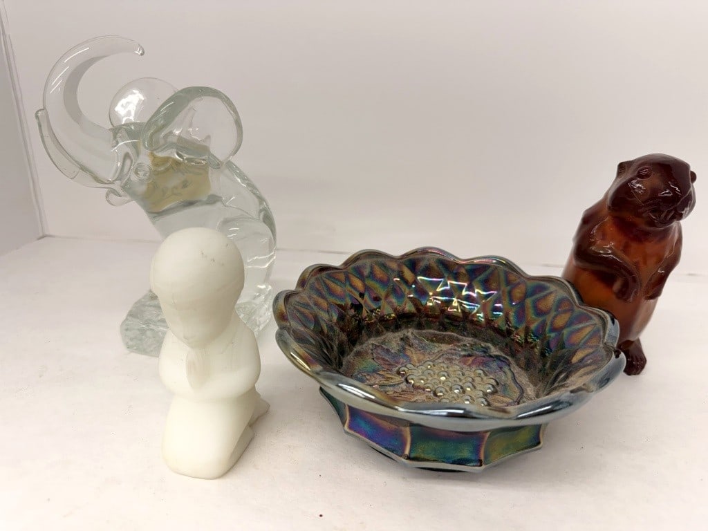 FENTON CARNIVAL GLASS BOWL: AMETHYST COLOR