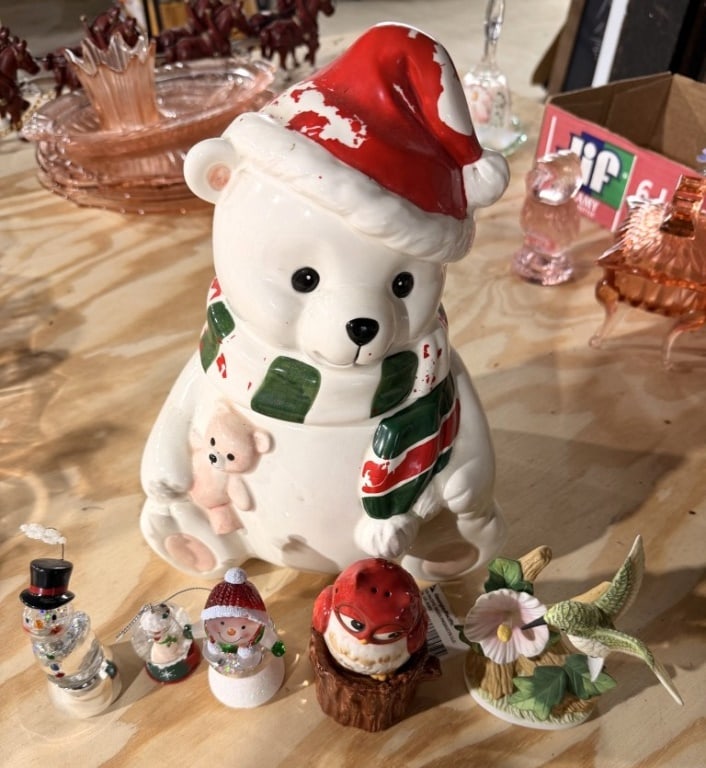 POLAR BEAR COOKIE JAR SET: MORE FIGURINES INCLUDED
