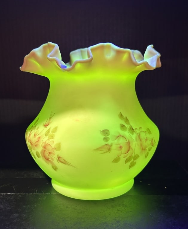 JAPANESE BLOSSOM HAND PAINTED VASE (1 of 7)