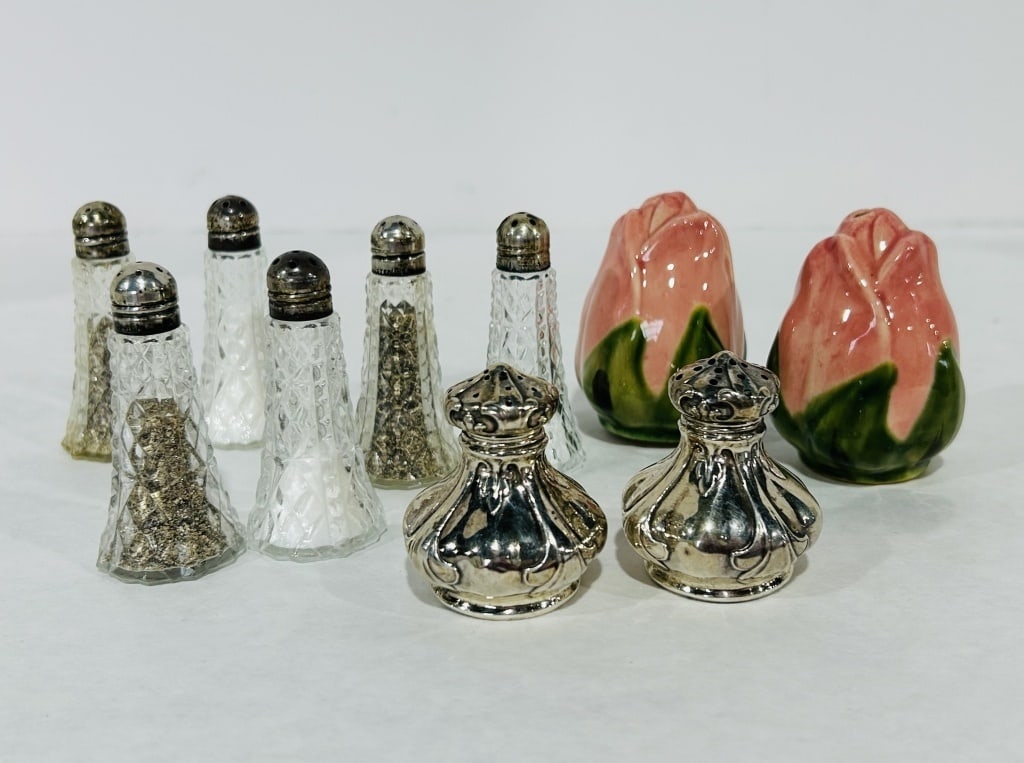 SALT AND PEPPER SHAKERS (1 of 5)