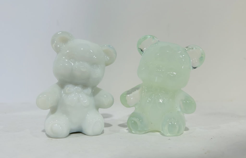 BOYD ART GLASS FUZZY THE BEAR: LOT OF 2 BOYD ART GLASS FUZZY THE BEAR FIGURINES NO CHIPS OR CRACKS