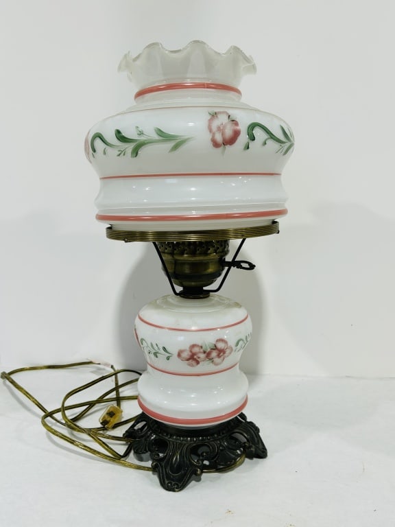 VINTAGE QUOIZEL HURRICANE LAMP IN PINK FLORAL (1 of 2)