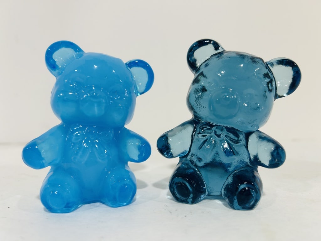 BOYD ART GLASS FUZZY THE BEAR FIGURINES (1 of 2)