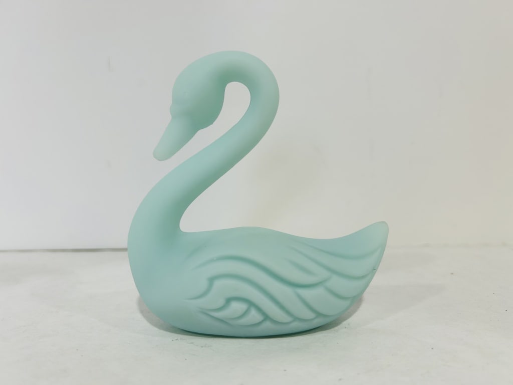 FENTON BLUE SATIN SWAN (1 of 5)