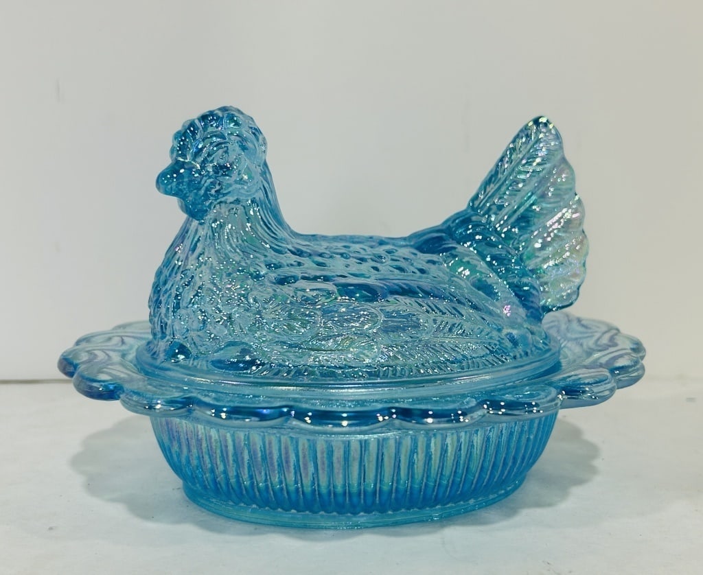 MOSSER CARNIVAL TURQUOISE HEN ON NEST: NO CHIPS OR CRACKS