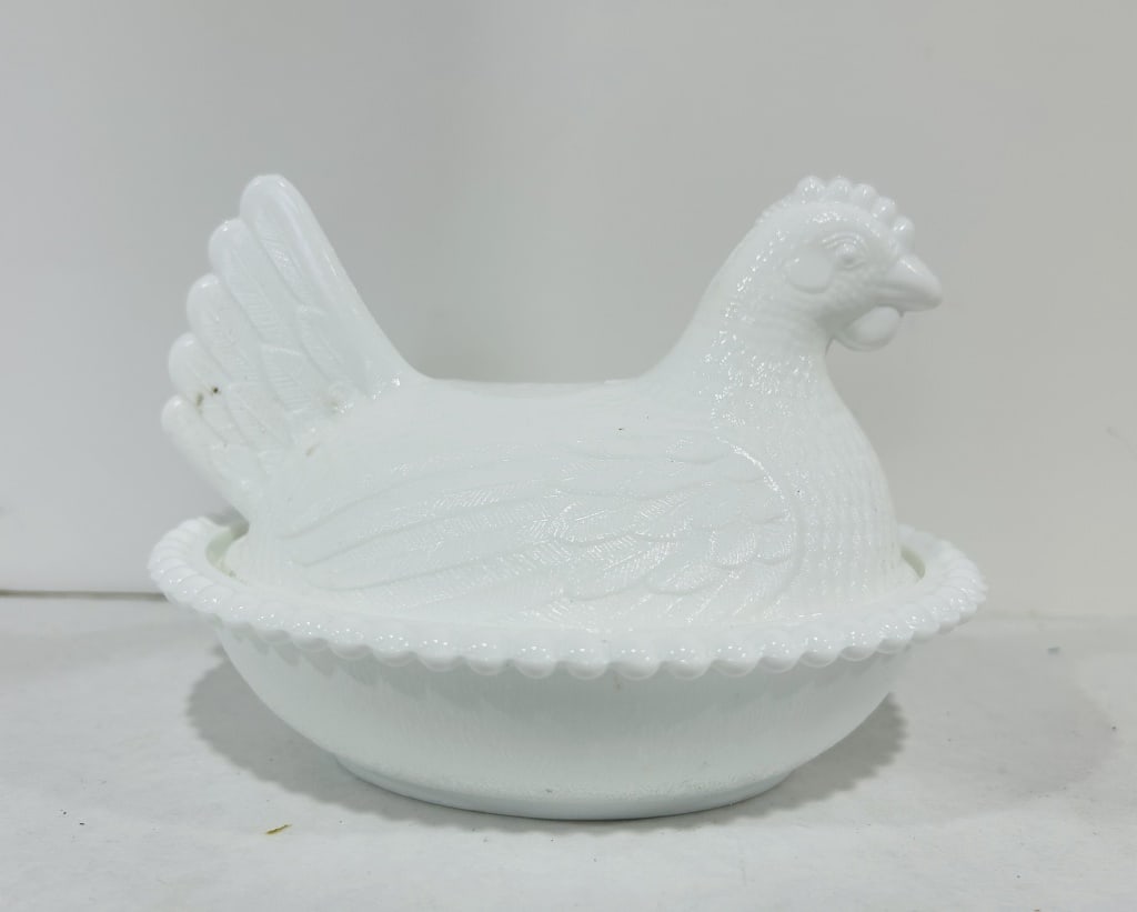 INDIANA GLASS WHITE HEN ON NEST (1 of 6)