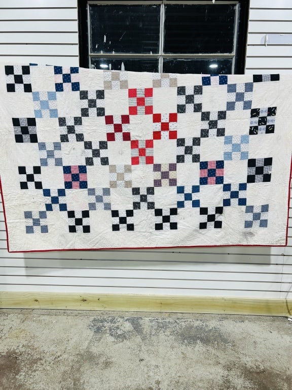VINTAGE SQUARE QUILT (1 of 2)
