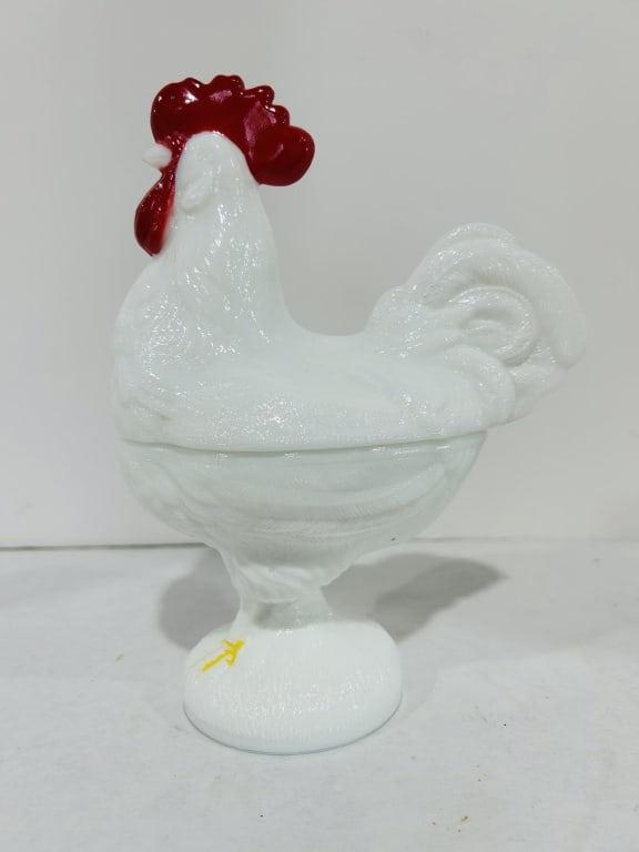 WESTMORLAND MILK GLASS ROOSTER (1 of 4)