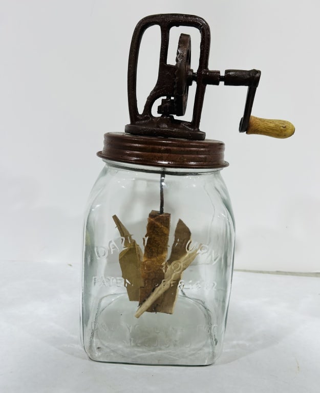 DAZEY NO 40 CLEAR GLASS BUTTER CHURN (1 of 4)