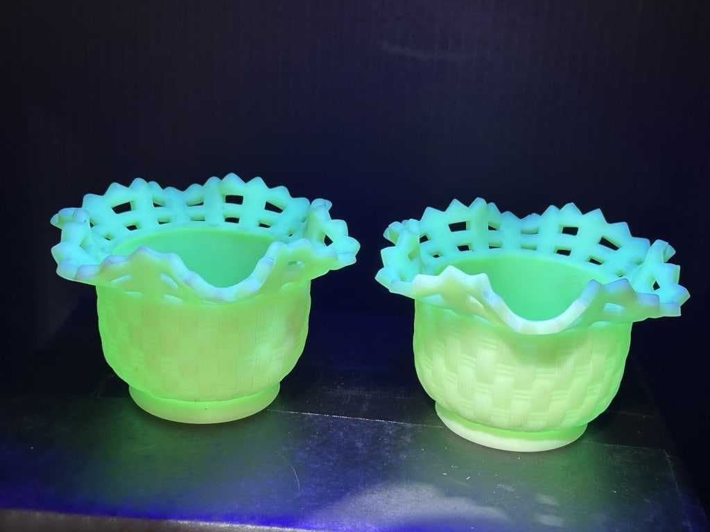 FENTON URANIUM GLASS BOWL SET OF 2: FENTON URANIUM GLASS BOWL SET OF 2 IN BASKET WEAVE PATTERN AND RUFFLED EDGE