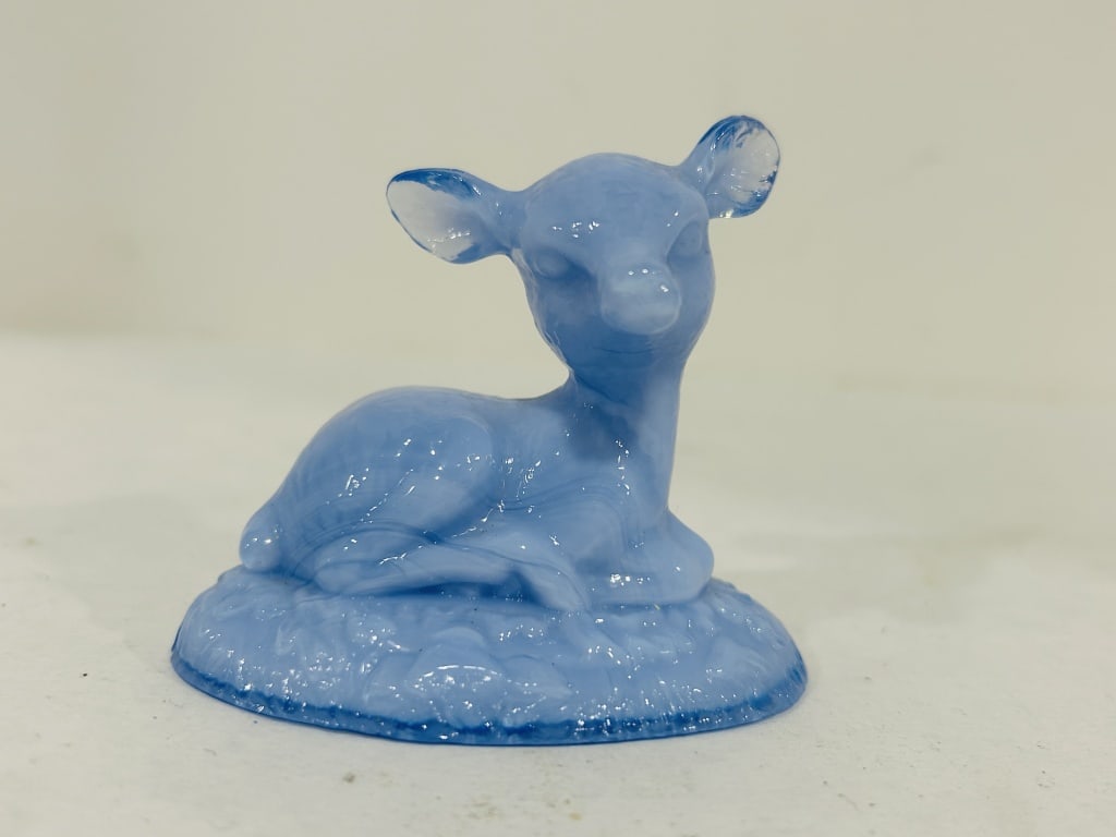 BOYD GLASS BINGO THE DEER IN PERIWINKLE: NO CHIPS OR CRACKS