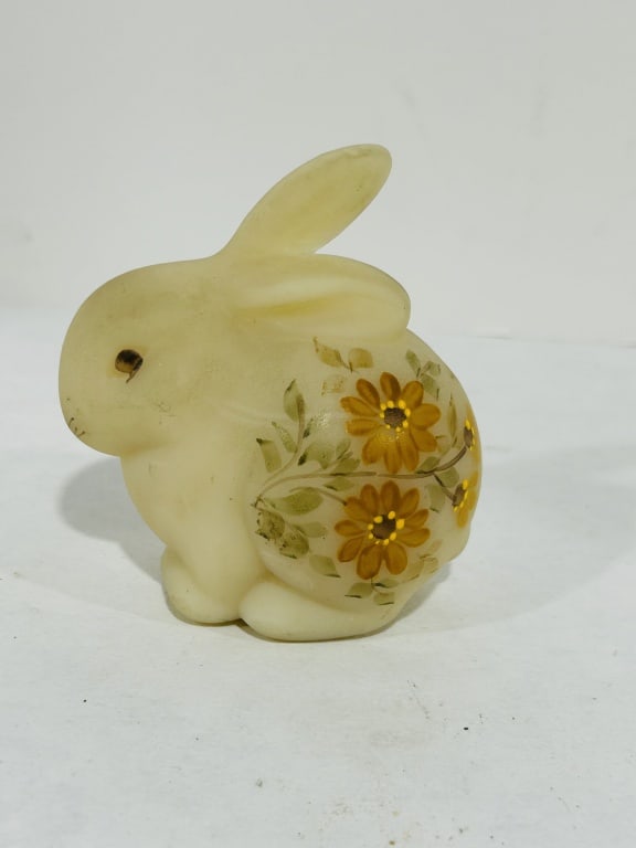 FENTON DAISIES ON CUSTARD SATIN BUNNY (1 of 4)