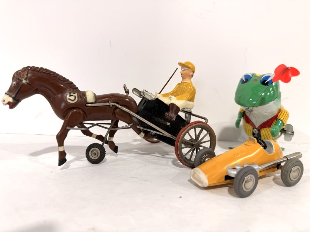 VTG TIN LITHOGRAPH WIND-UP FROG (1 of 5)