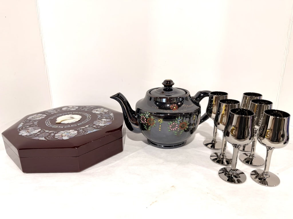 VTG LACQUER JEWELRY BOX (1 of 4)