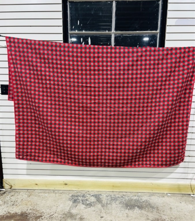 VINTAGE RED SQUARE QUILT (1 of 3)