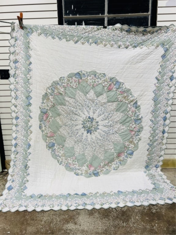 VINTAGE GREEN QUILT (1 of 2)
