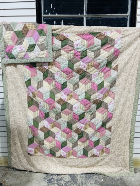 VINTAGE PINK/GREEN QUILT (1 of 2)