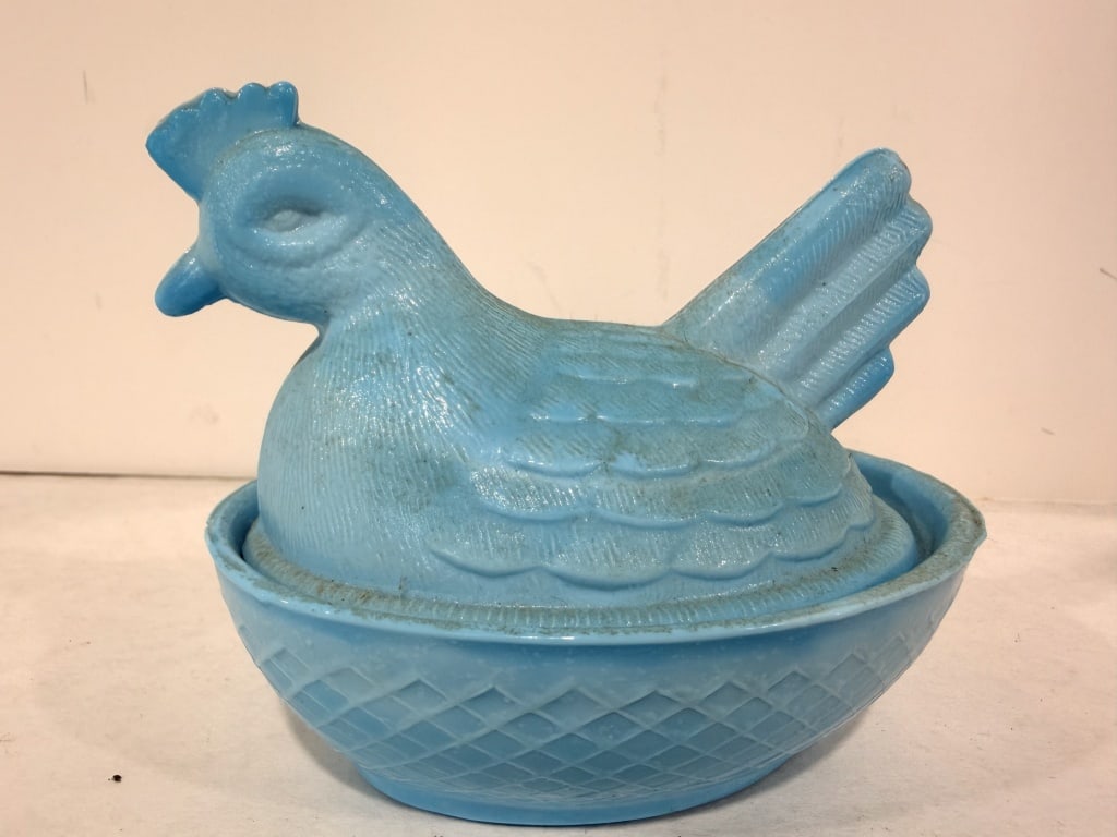 VINTAGE BLUE GLASS CHICKEN HEN ON NEST (1 of 4)