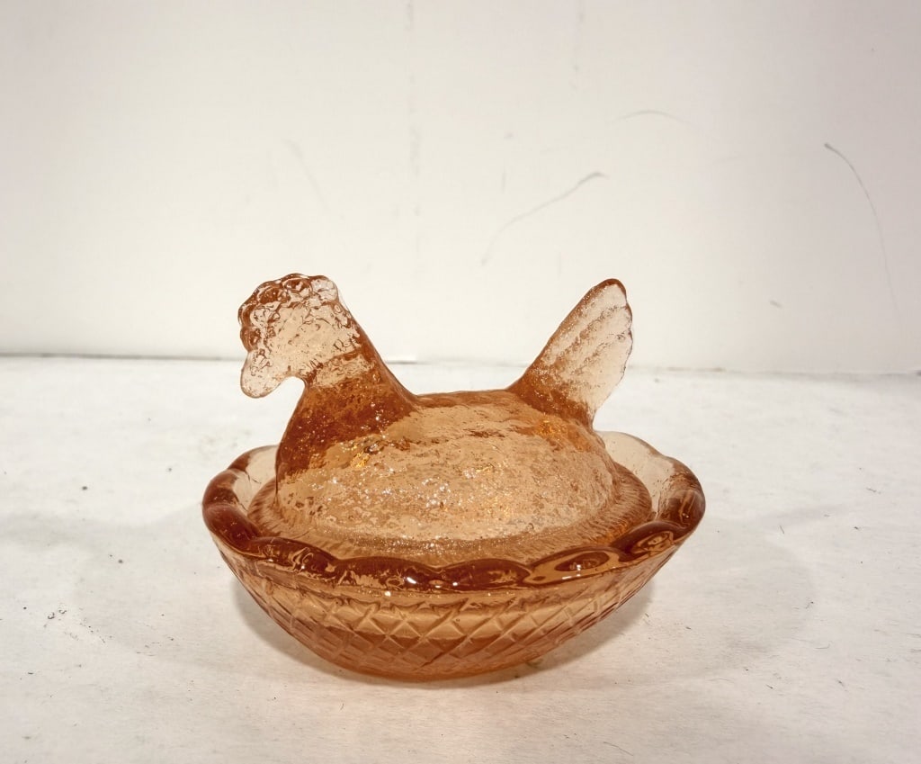 PEACH MINI HEN ON NEST: NO CHIPS OR CRACKS