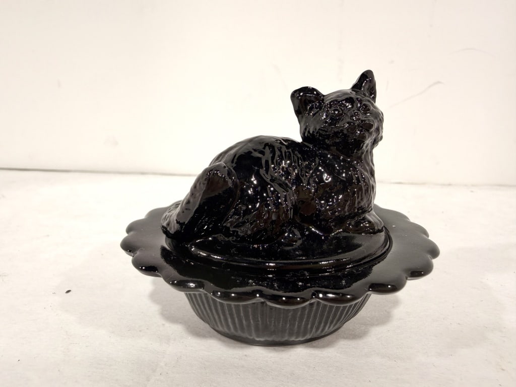 MOSSER X MADDIES CAT RESCUE CAT ON NEST: EXCLUSIVE- LESS THAN 300 MADE. NO CHIPS OR CRACKS