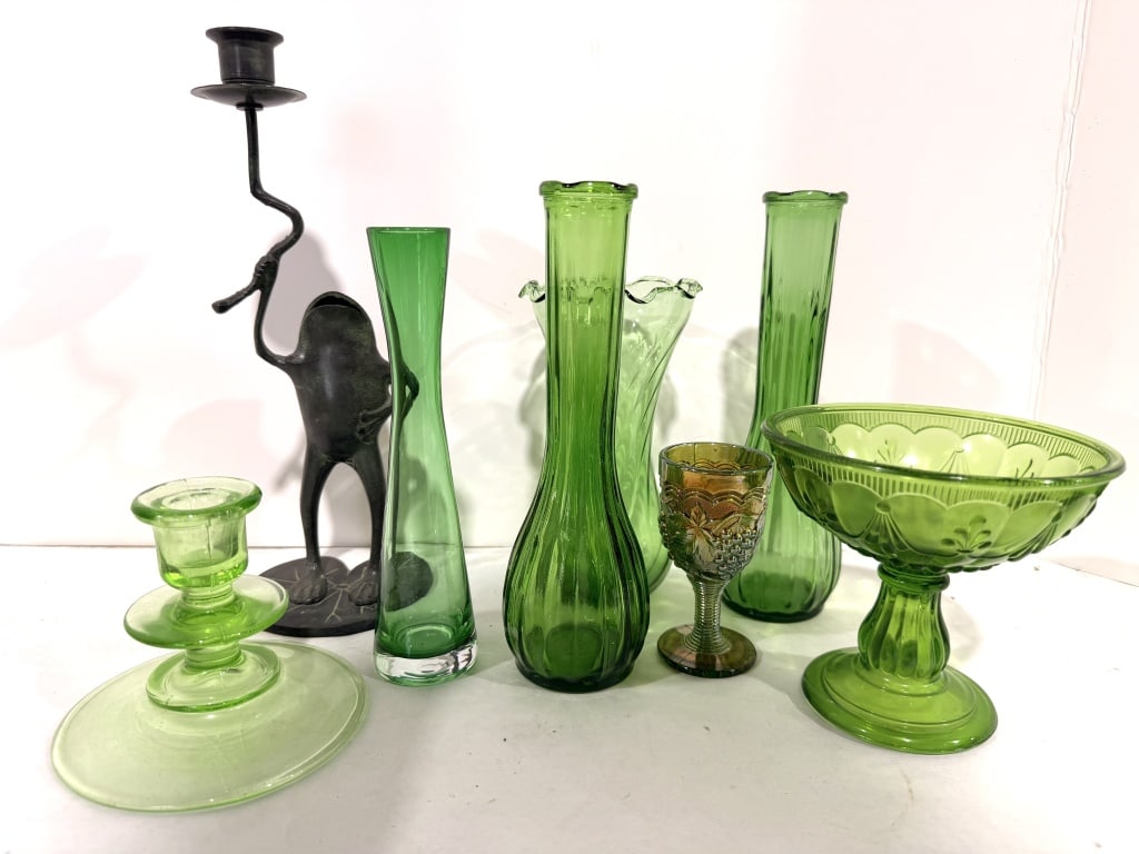 VINTAGE GREEN VASES - ONE URANIUM (1 of 3)