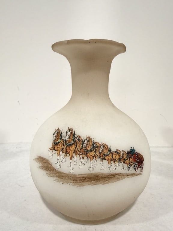 FENTON CLYDESDALE VASE: NO CHIPS OR CRACKS