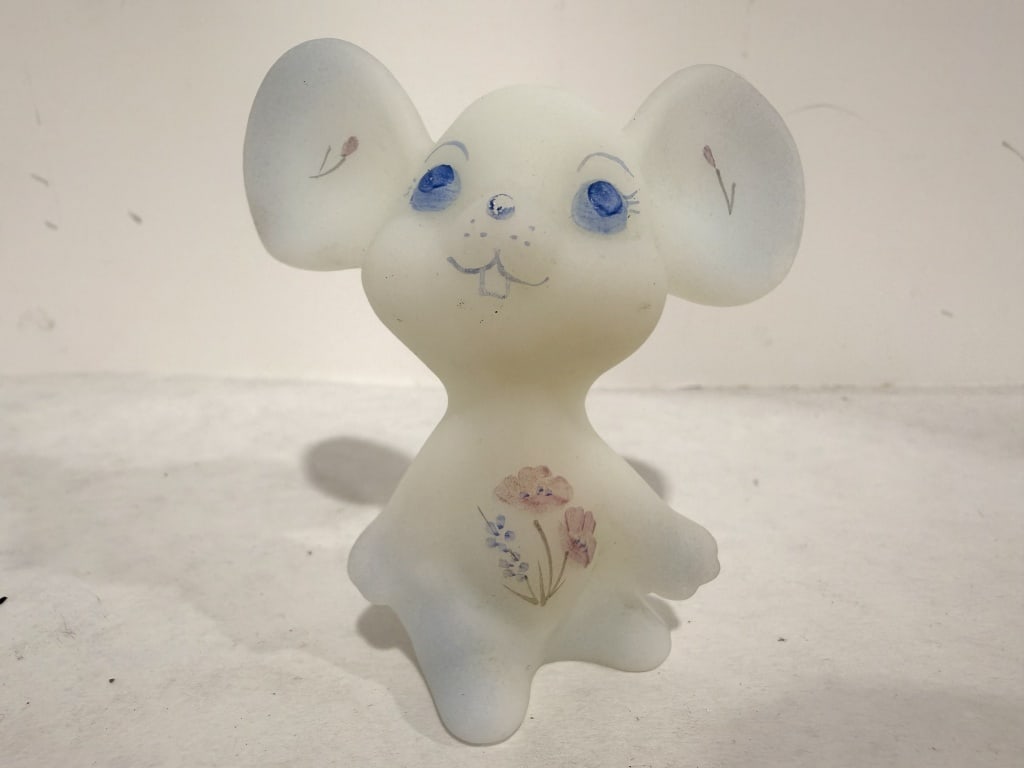 FENTON MOUSE HAND PAINTED (1 of 3)