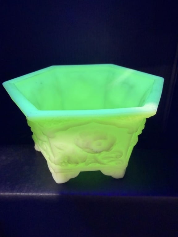 GLOWS- FENTON SATIN CUSTARD GLASS PLANTER BOWL (1 of 5)