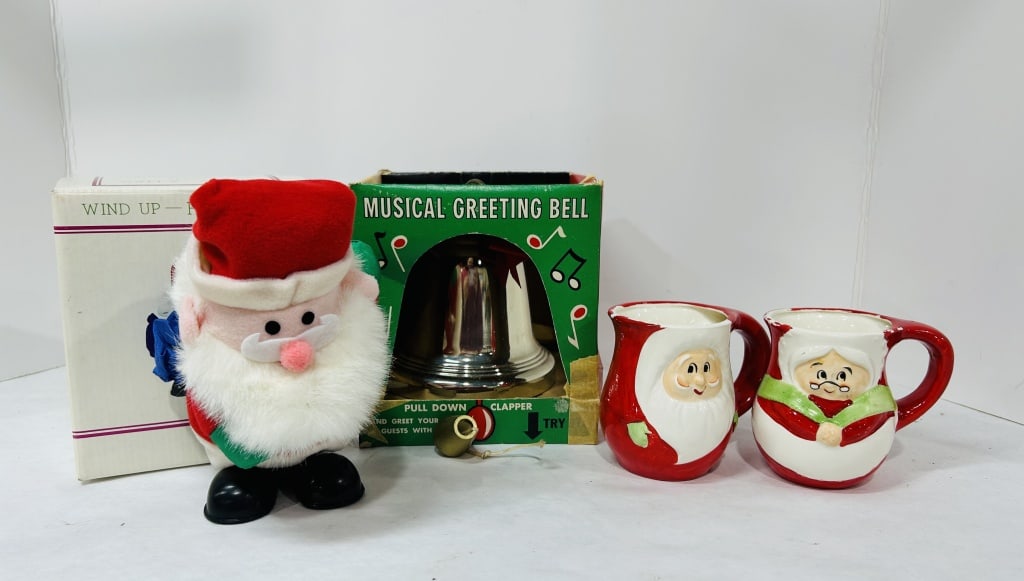 VINTAGE CHRISTMAS MUGS (1 of 4)