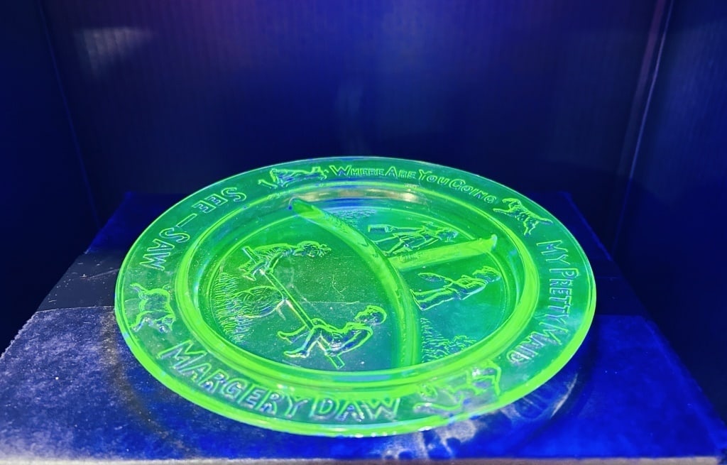 VINTAGE SEE SAW MARGERY DAW DIVIDED PLATE: VINTAGE SEE SAW MARGERY DAY DIVIDED CHILDRENS PLATE URANIUM