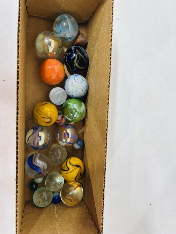 LARGE MARBLES: LOT OF LARGE MARBLES