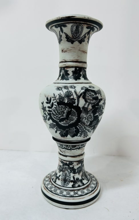 VINTAGE CHINESE DECHANG TAOCI VASE (1 of 2)