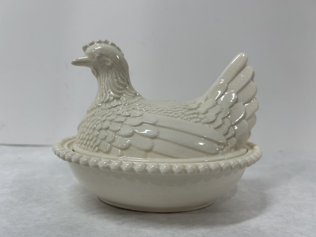 HEN ON NEST OFF WHITE: NO CHIPS OR CRACKS