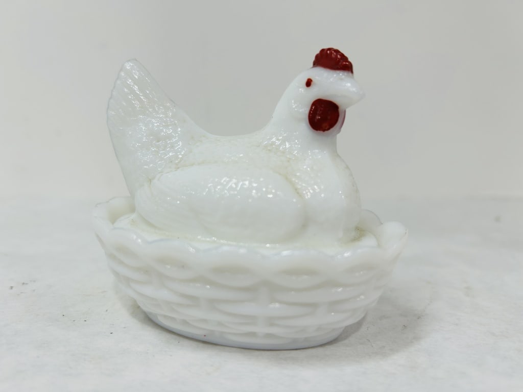 WESTMORLAND MINI HEN ON NEST WHITE: WESTMORELAND MINI HEN ON NEST WHITE