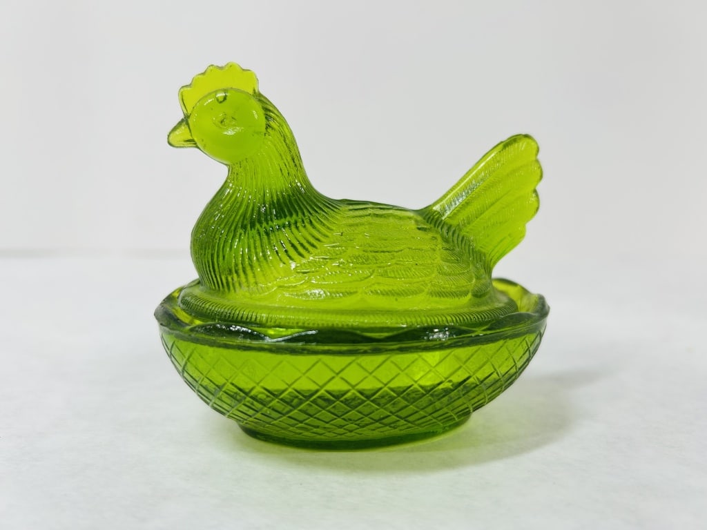 INDIANA GLASS HEN ON NEST GREEN: NO CHIPS OR CRACKS
