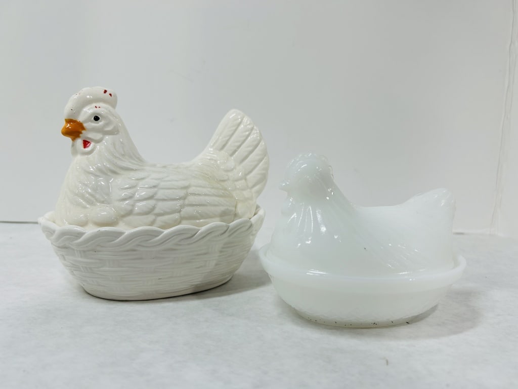 SET OF WHITE HEN ON NEST: ONE CERAMIC ONE GLASS