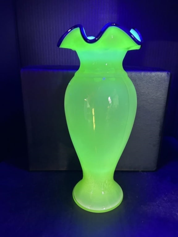 FENTON URANIUM GLASS VASE: NO CHIPS OR CRACKS