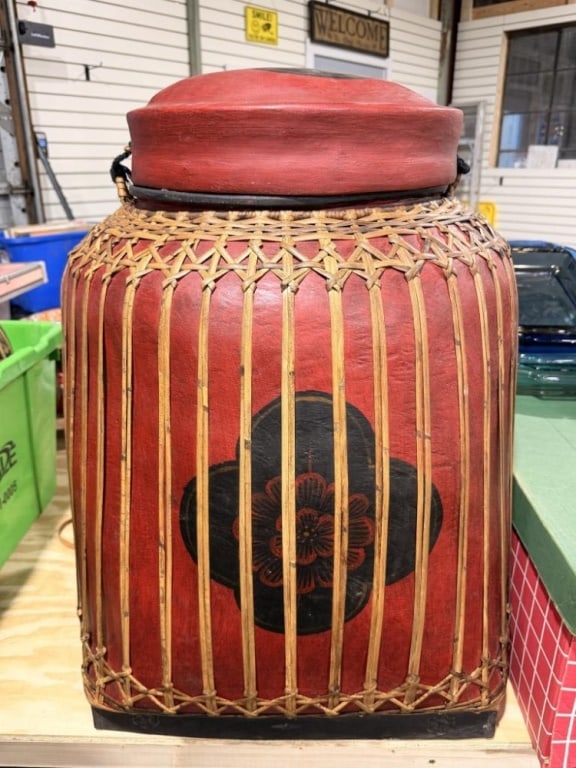 VINTAGE CANE RICE LIDDED BASKET (1 of 2)